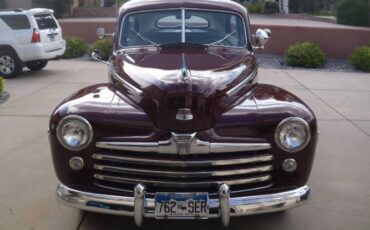 Ford-Super-deluxe-1947-Red-2