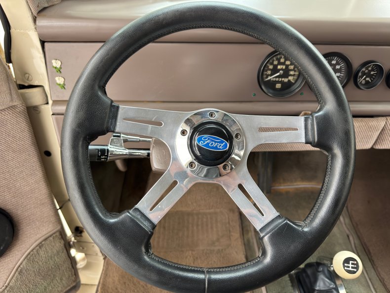 Ford-Super-deluxe-1948-Alabaster-Tan-11