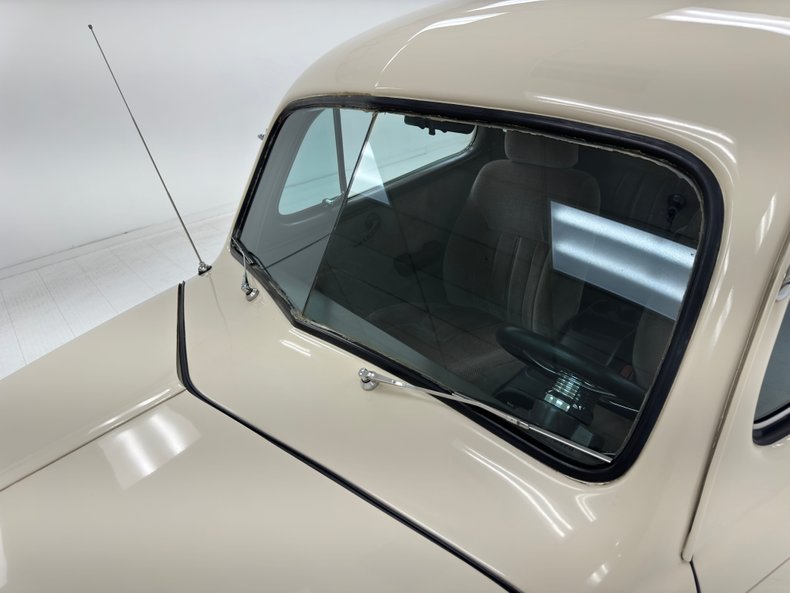 Ford-Super-deluxe-1948-Alabaster-Tan-12
