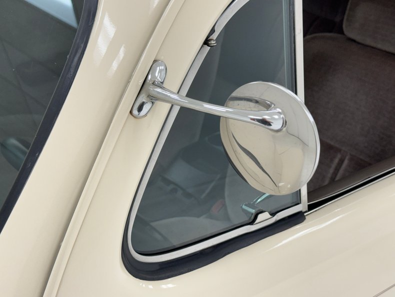 Ford-Super-deluxe-1948-Alabaster-Tan-14