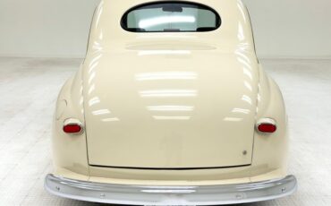 Ford-Super-deluxe-1948-Alabaster-Tan-2