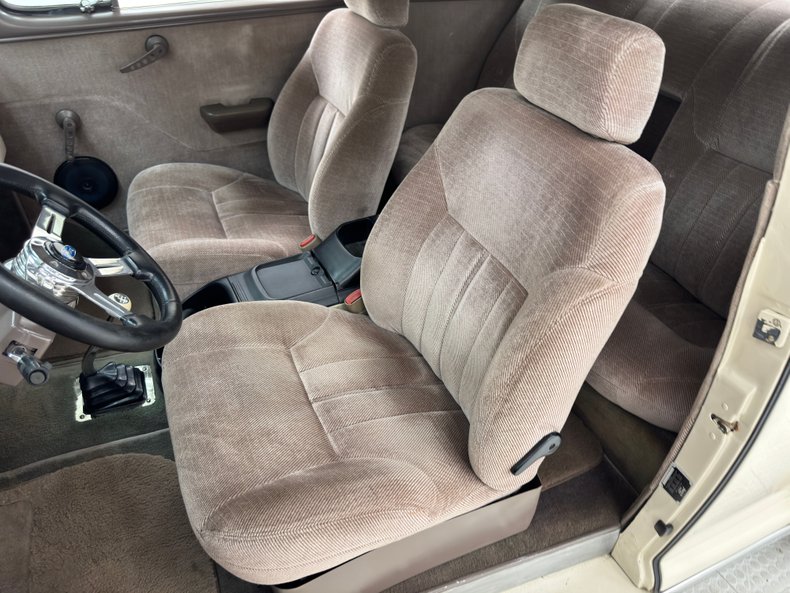 Ford-Super-deluxe-1948-Alabaster-Tan-31
