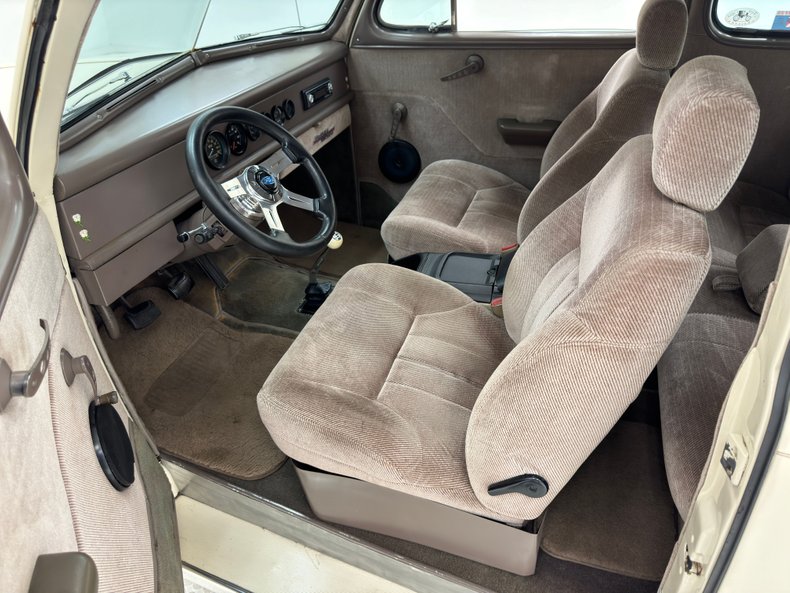 Ford-Super-deluxe-1948-Alabaster-Tan-32