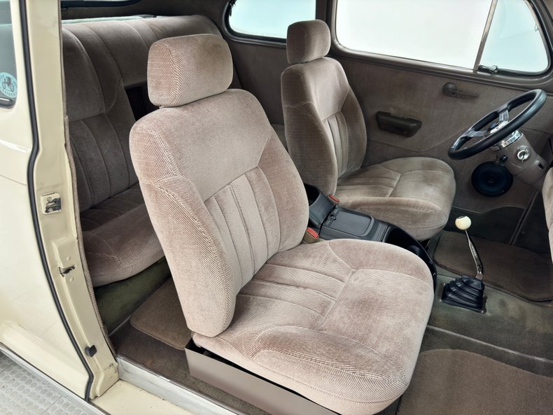 Ford-Super-deluxe-1948-Alabaster-Tan-34