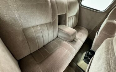 Ford-Super-deluxe-1948-Alabaster-Tan-36
