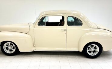 Ford-Super-deluxe-1948-Alabaster-Tan