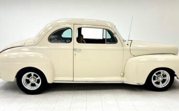 Ford-Super-deluxe-1948-Alabaster-Tan-4
