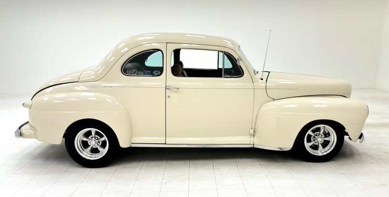Ford-Super-deluxe-1948-Alabaster-Tan-4
