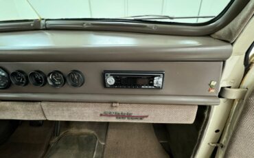 Ford-Super-deluxe-1948-Alabaster-Tan-41
