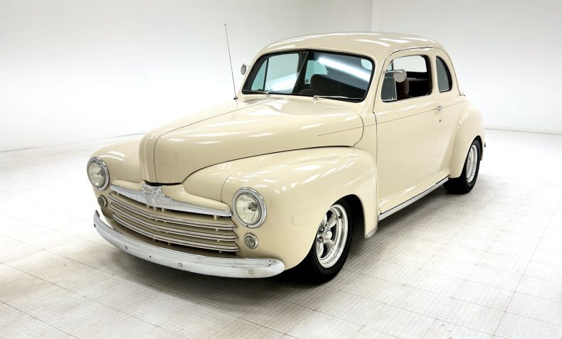 Ford-Super-deluxe-1948-Alabaster-Tan-47
