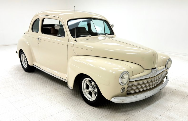 Ford-Super-deluxe-1948-Alabaster-Tan-5