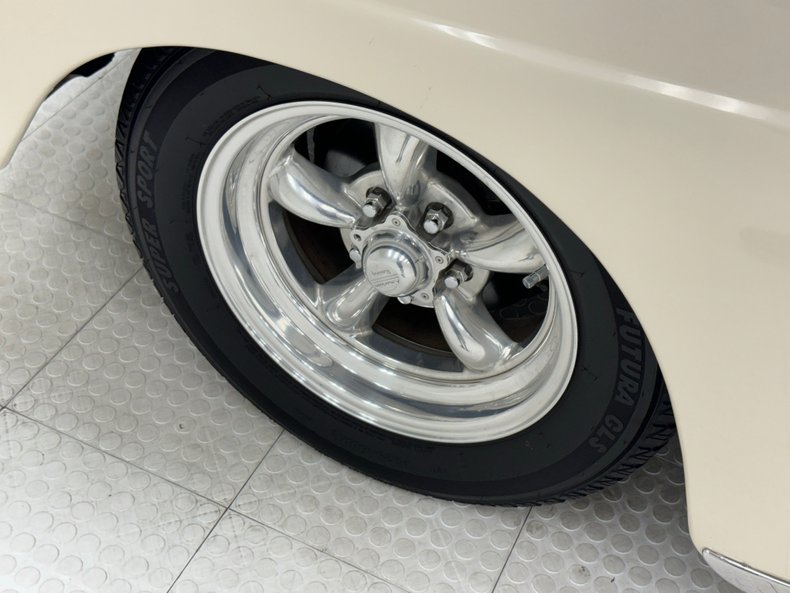 Ford-Super-deluxe-1948-Alabaster-Tan-8