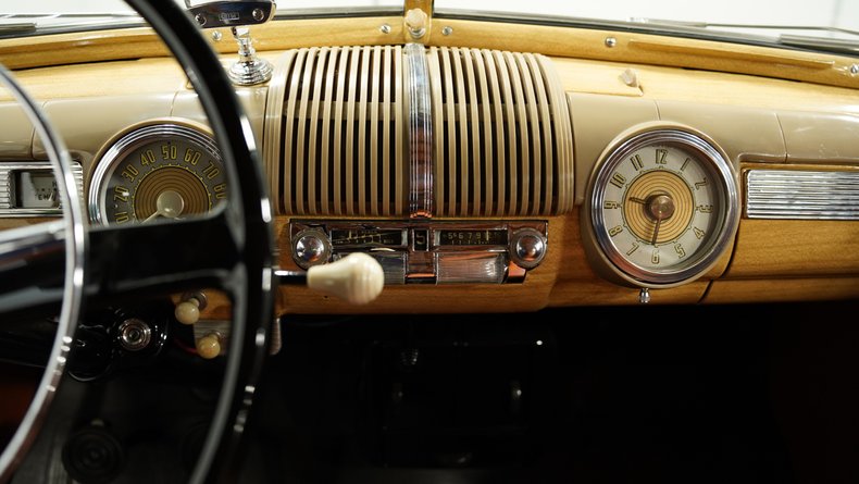 Ford-Super-deluxe-1948-Black-Brown-44
