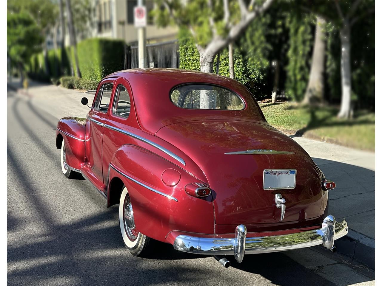 Ford-Super-deluxe-1948-Burgundy-Gray-2