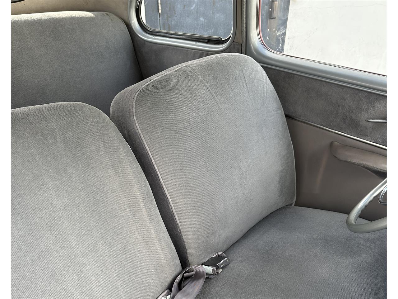 Ford-Super-deluxe-1948-Burgundy-Gray-7