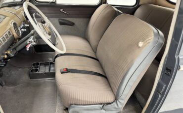 Ford-Super-deluxe-1948-Rotunda-Gray-Tan-17
