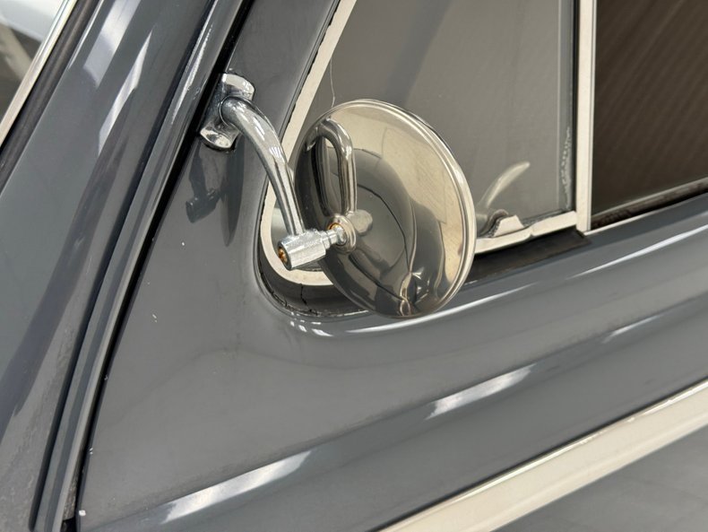 Ford-Super-deluxe-1948-Rotunda-Gray-Tan-20