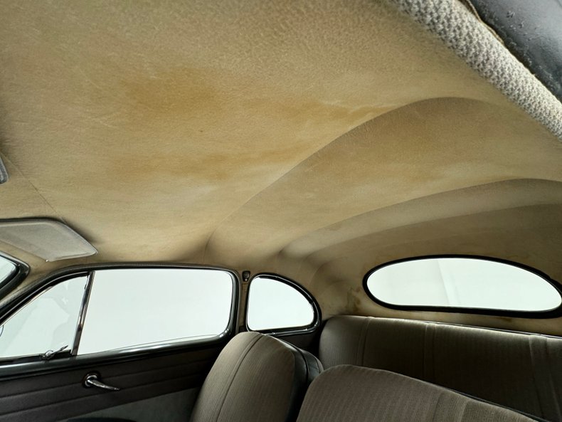 Ford-Super-deluxe-1948-Rotunda-Gray-Tan-42