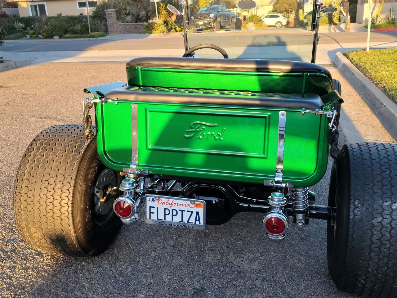 Ford-T-bucket-1923-Emerald-Green-Black-3