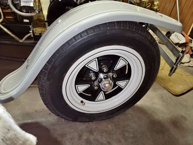 Ford-T-bucket-1923-White-Black-15