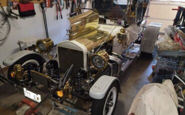 Ford-T-bucket-1923-White-Black-18