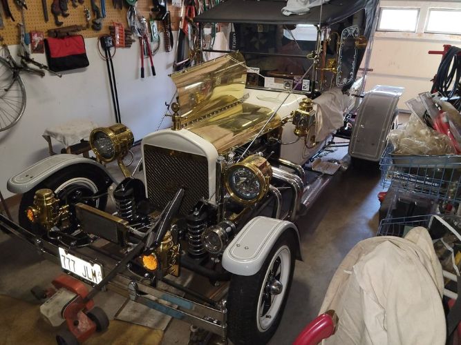 Ford-T-bucket-1923-White-Black-18