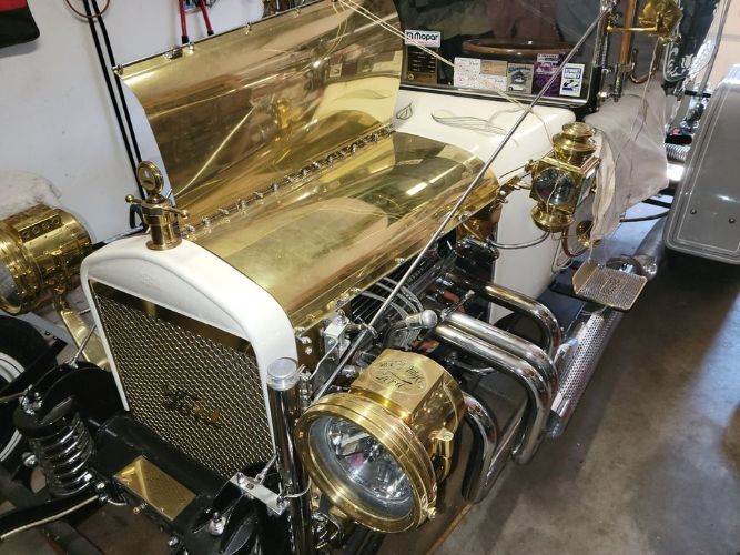 Ford-T-bucket-1923-White-Black-21