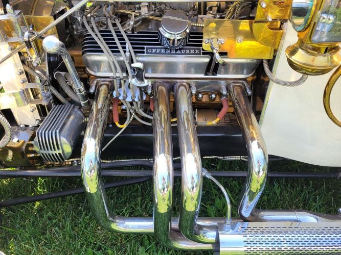 Ford-T-bucket-1923-White-Black-22