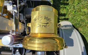 Ford-T-bucket-1923-White-Black-23