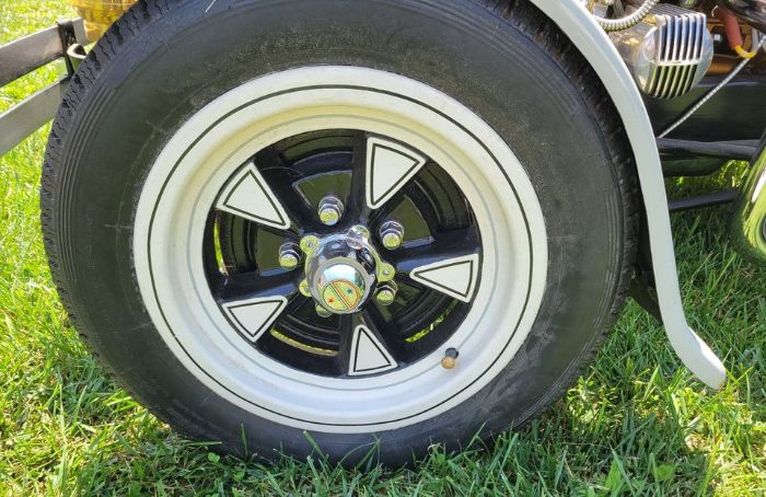 Ford-T-bucket-1923-White-Black-3