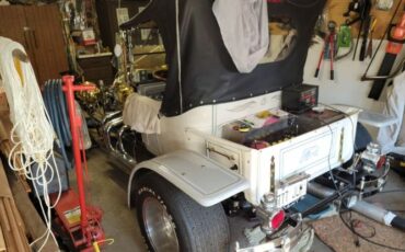 Ford-T-bucket-1923-White-Black-37