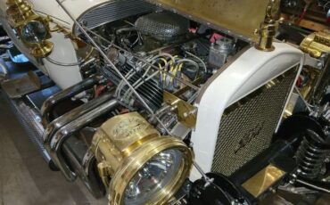 Ford-T-bucket-1923-White-Black-5