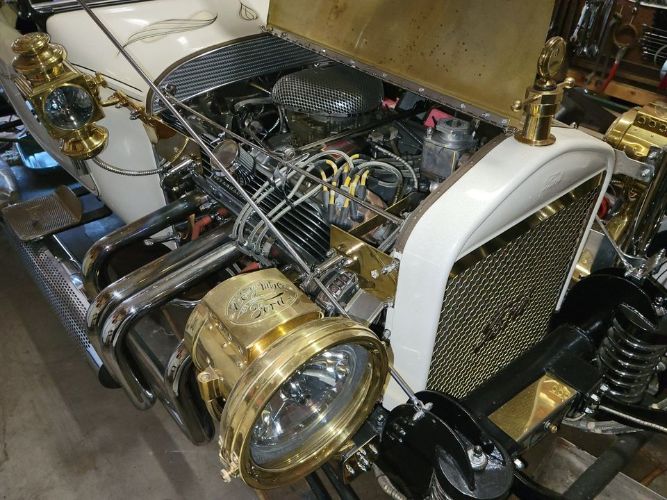 Ford-T-bucket-1923-White-Black-5