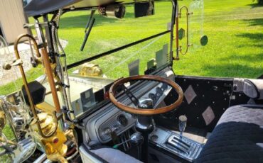 Ford-T-bucket-1923-White-Black-6