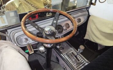 Ford-T-bucket-1923-White-Black-8