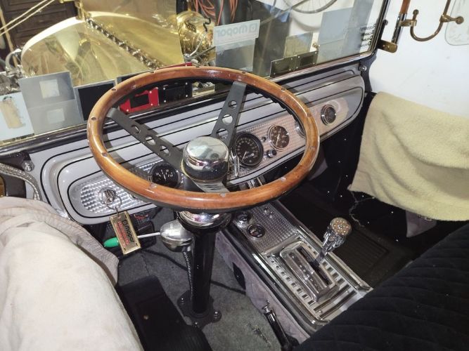 Ford-T-bucket-1923-White-Black-8