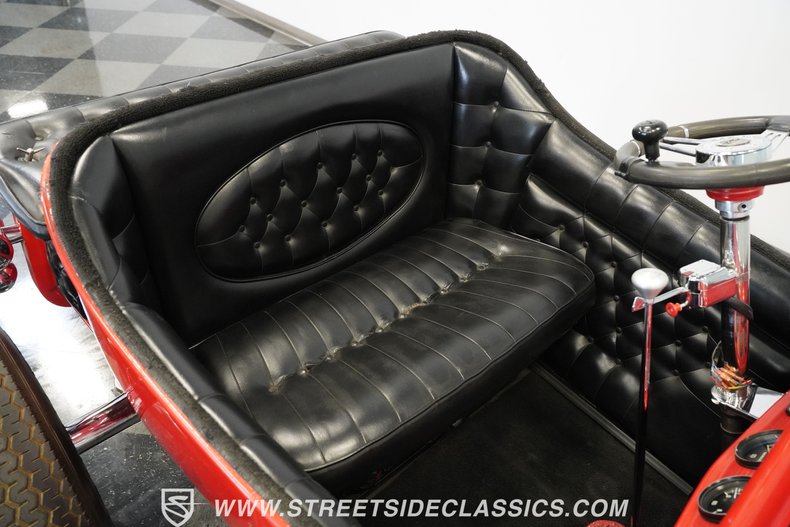 Ford-T-bucket-1924-Red-Black-19