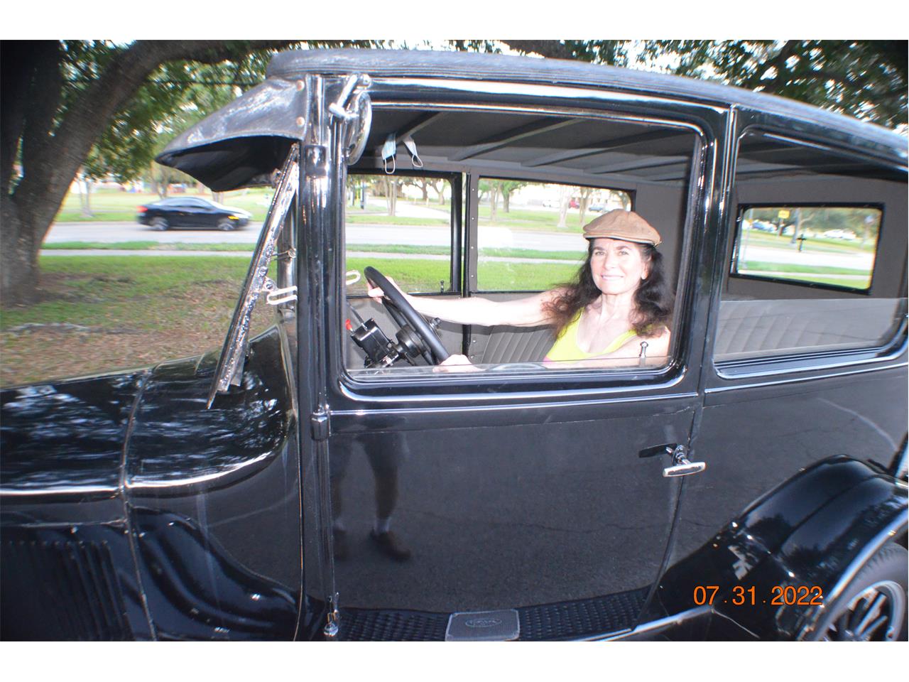 Ford-T-bucket-1926-MIDNIGHT-BLACK-GRAY-12