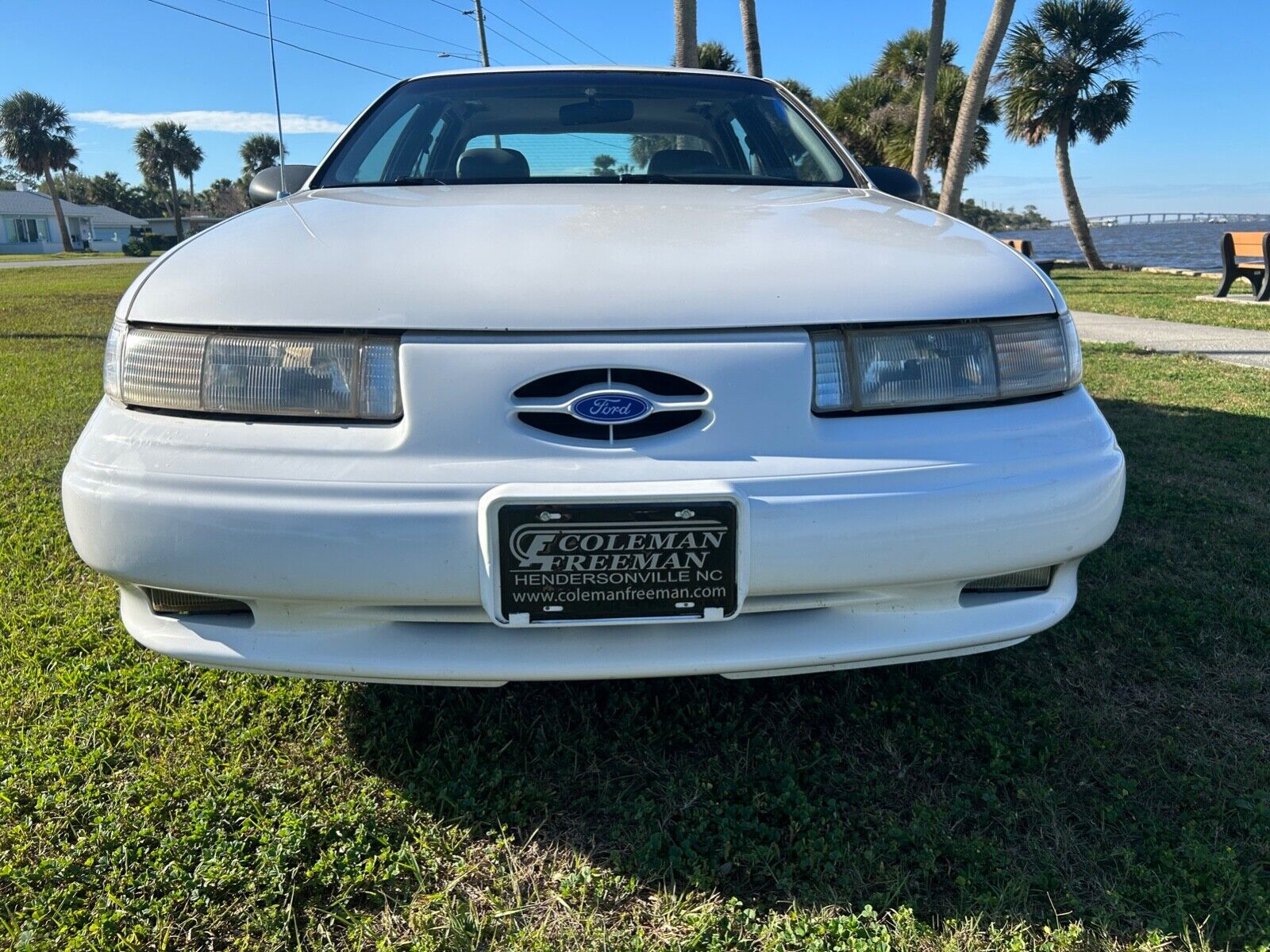 Ford-Taurus-1994-Sedan-1