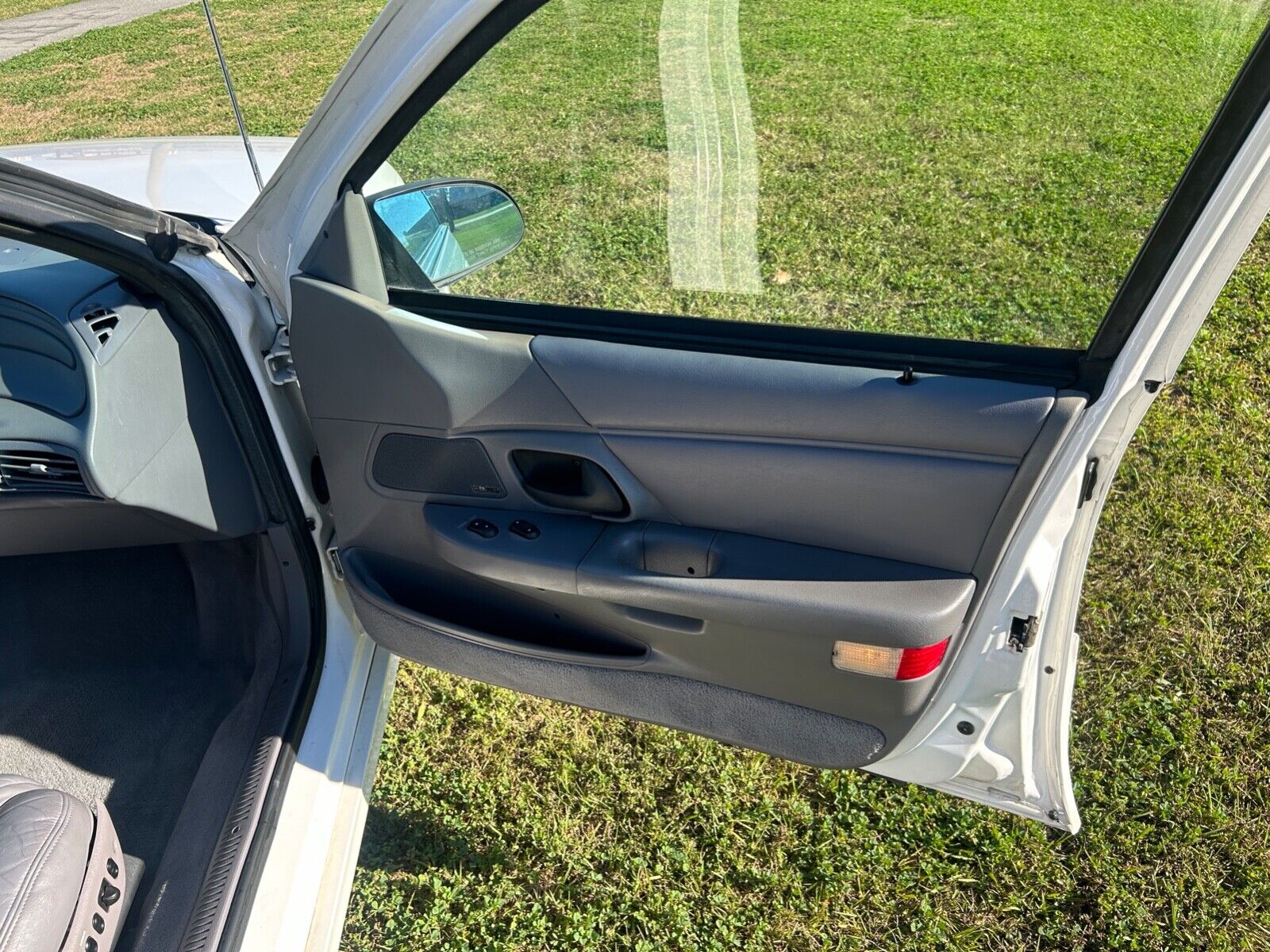 Ford-Taurus-1994-Sedan-15