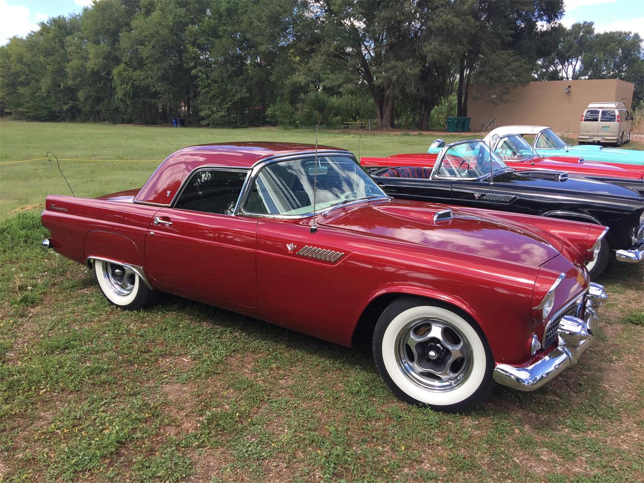 Ford-Thunderbird-1955-Inferno-Red-Off-White-51