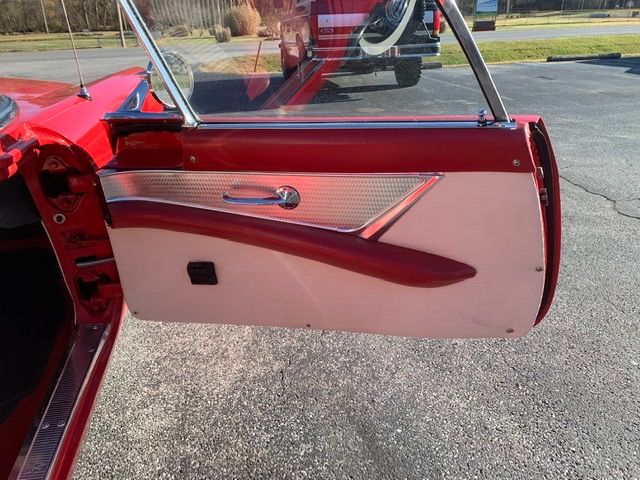 Ford-Thunderbird-1956-17