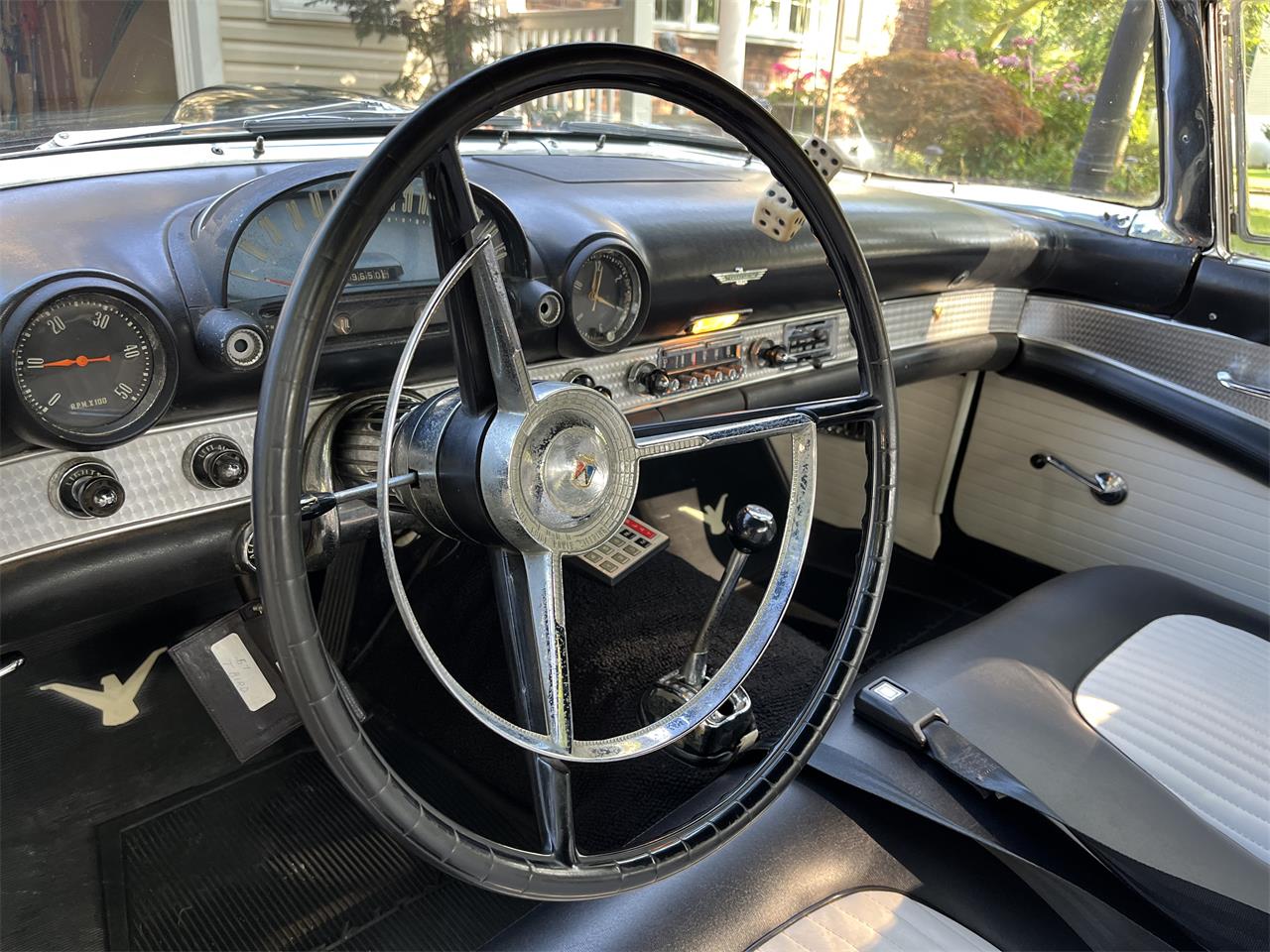 Ford-Thunderbird-1956-Black-BlackWhite-11