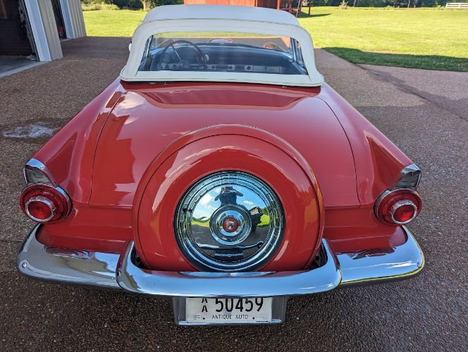 Ford-Thunderbird-1956-Bright-RedWhite-Top-BlackWhite-11