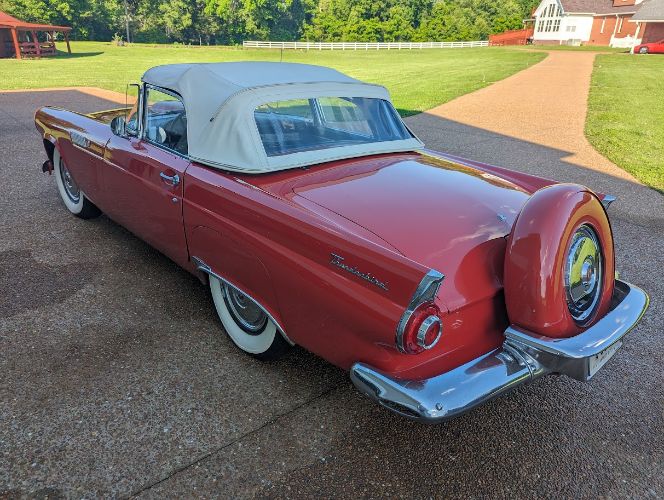 Ford-Thunderbird-1956-Bright-RedWhite-Top-BlackWhite-15