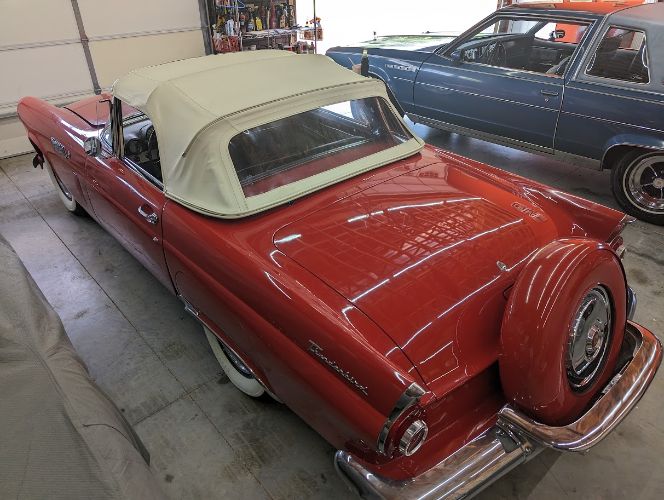 Ford-Thunderbird-1956-Bright-RedWhite-Top-BlackWhite-17