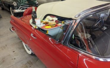 Ford-Thunderbird-1956-Bright-RedWhite-Top-BlackWhite-2