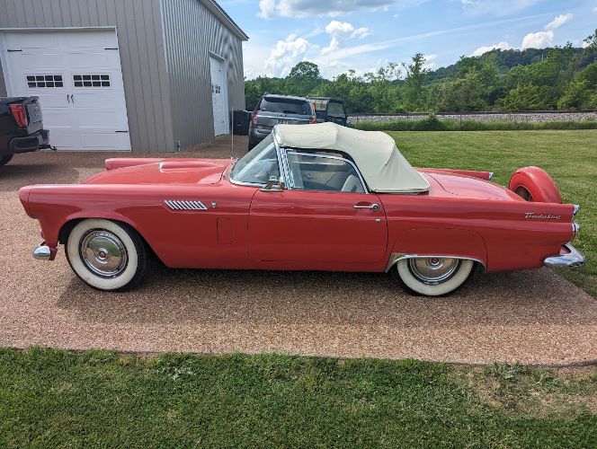 Ford-Thunderbird-1956-Bright-RedWhite-Top-BlackWhite-20