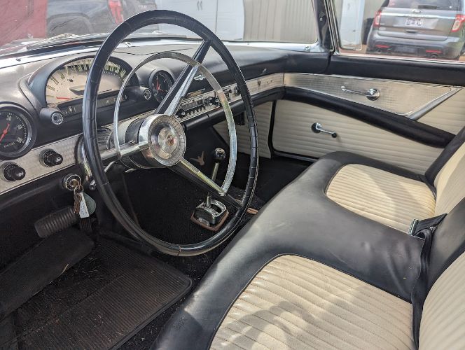 Ford-Thunderbird-1956-Bright-RedWhite-Top-BlackWhite-27