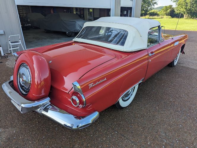 Ford-Thunderbird-1956-Bright-RedWhite-Top-BlackWhite-3